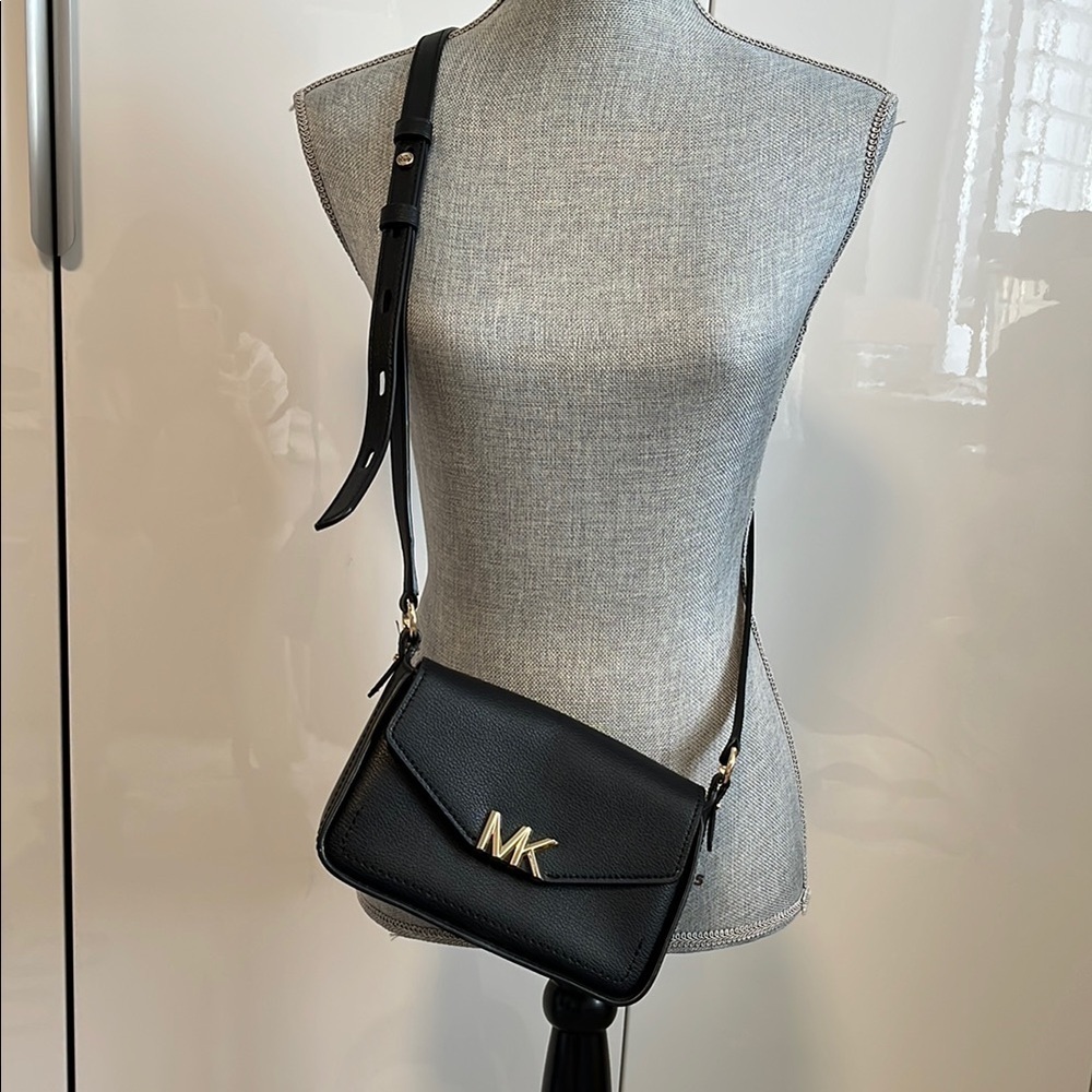 MICHAEL KORS Sylvia Black Leather Messenger Crossbody Bag Gold Hardware